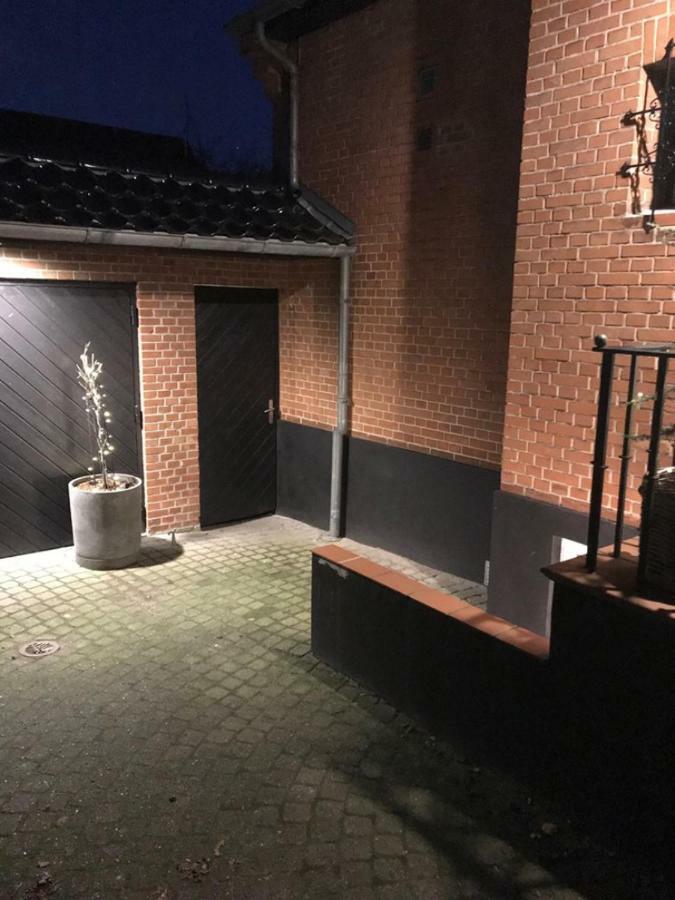 Special Offer,One Of Its Kind, Extremely Central In Herning, Danish Hosts, Extremely Clean, Very Quiet Street But A Stonethrough From Bars & Restaurants Appartamento Esterno foto