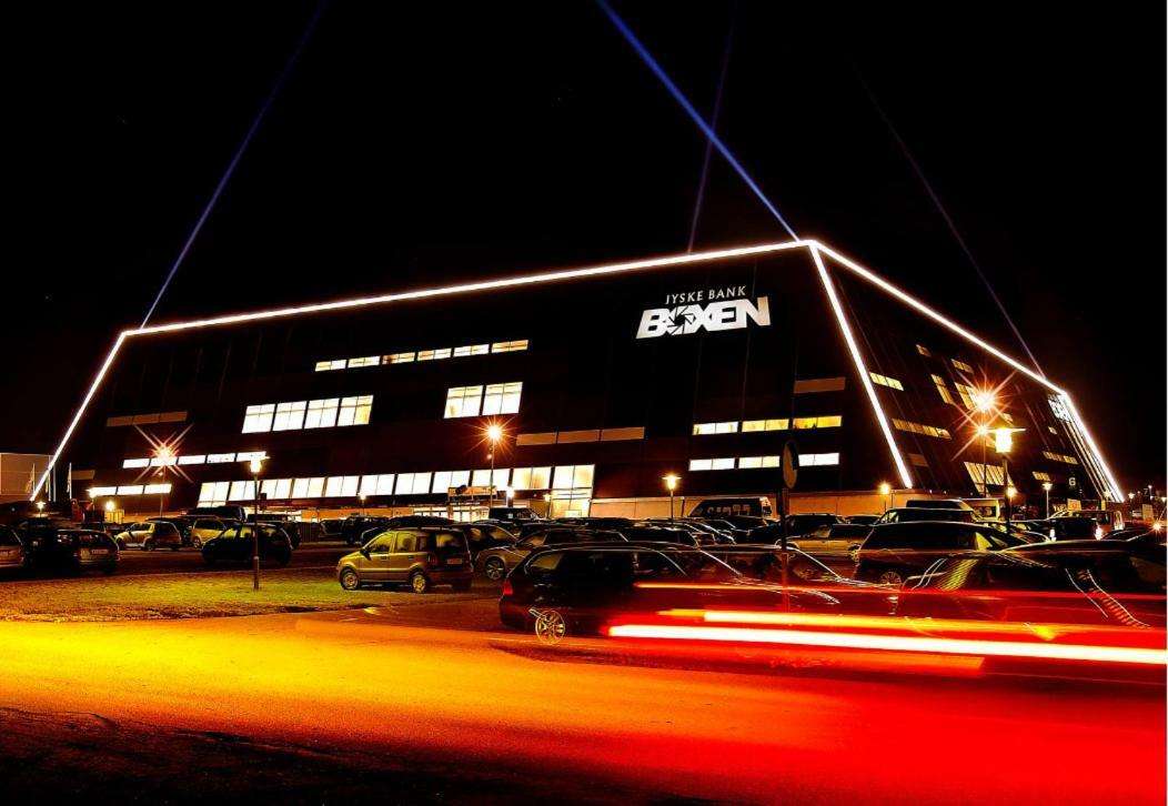 Special Offer,One Of Its Kind, Extremely Central In Herning, Danish Hosts, Extremely Clean, Very Quiet Street But A Stonethrough From Bars & Restaurants Appartamento Esterno foto